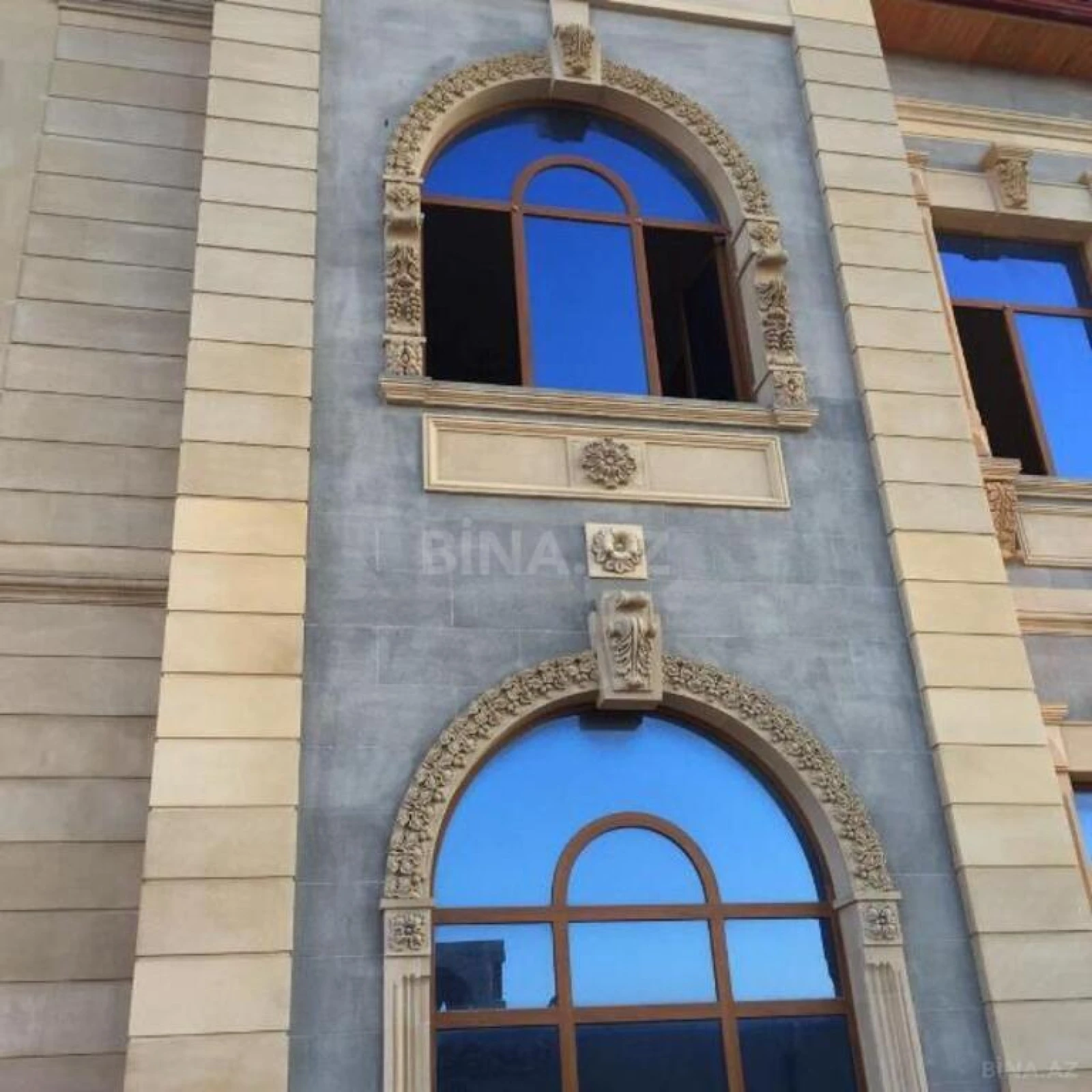 Satılır 12 otaqlı həyət evi 800 m²