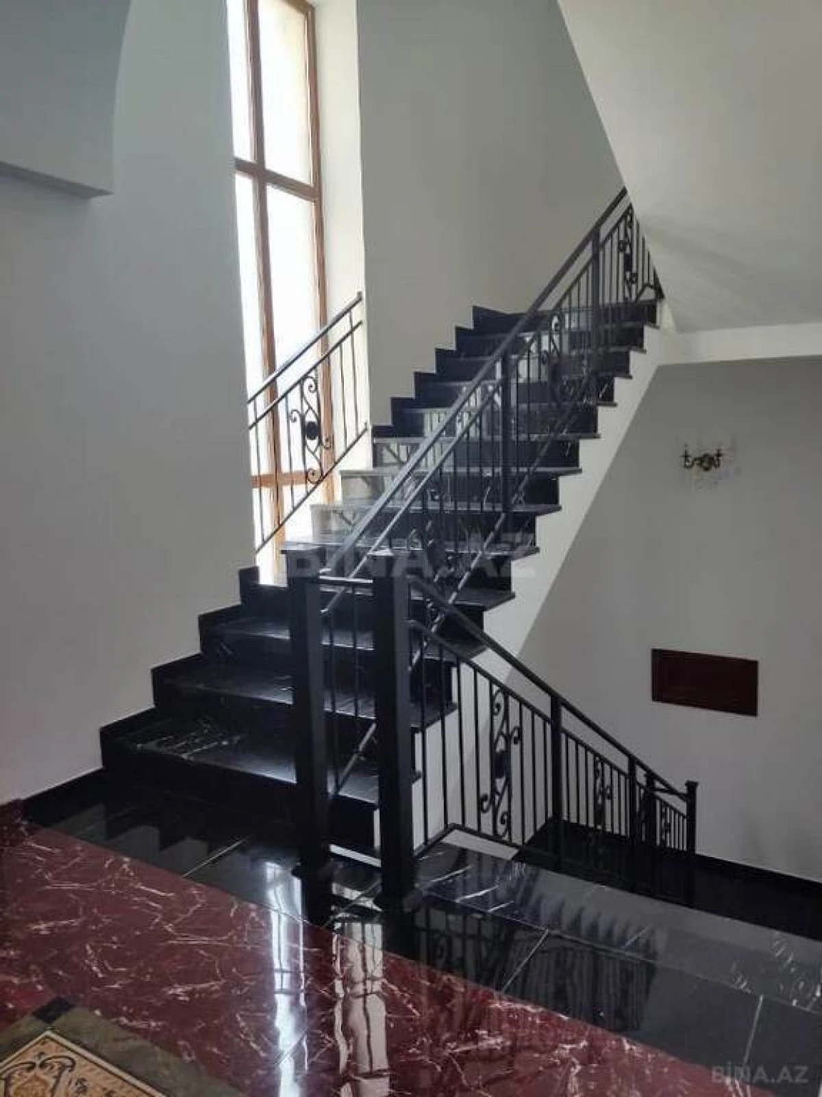 Satılır 12 otaqlı həyət evi 800 m²