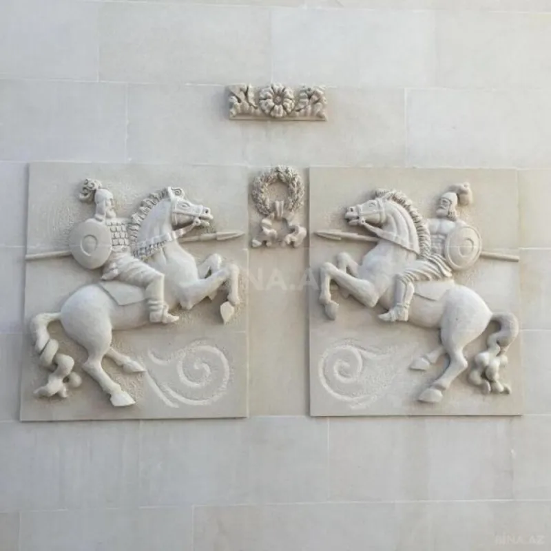 Satılır 12 otaqlı həyət evi 800 m²