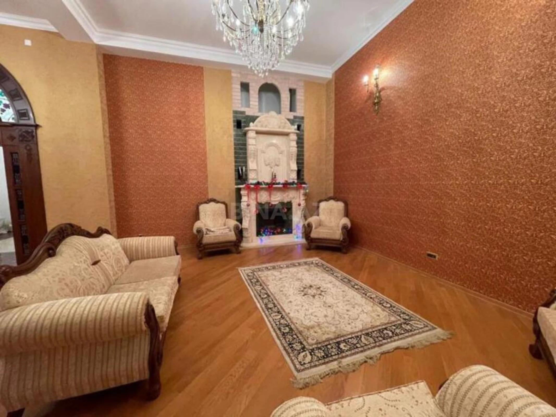 Satılır 12 otaqlı həyət evi 800 m²