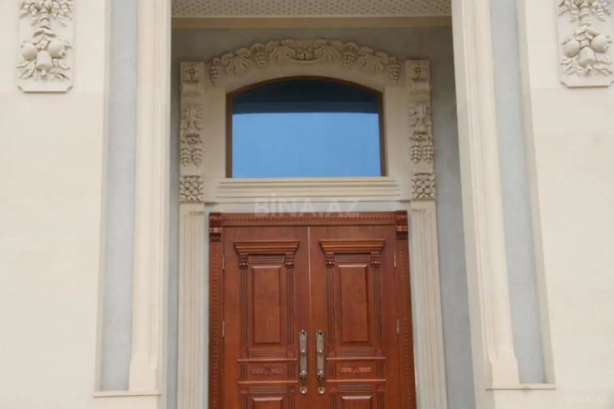 Satılır 12 otaqlı həyət evi 800 m²