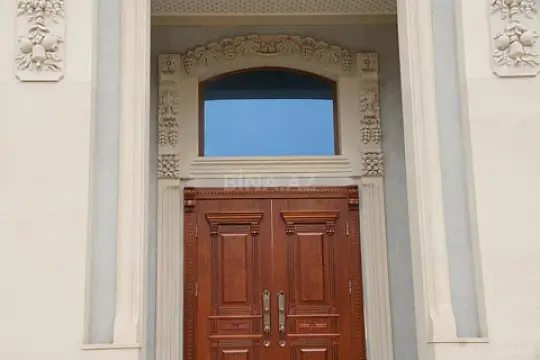 Satılır 12 otaqlı həyət evi 800 m²