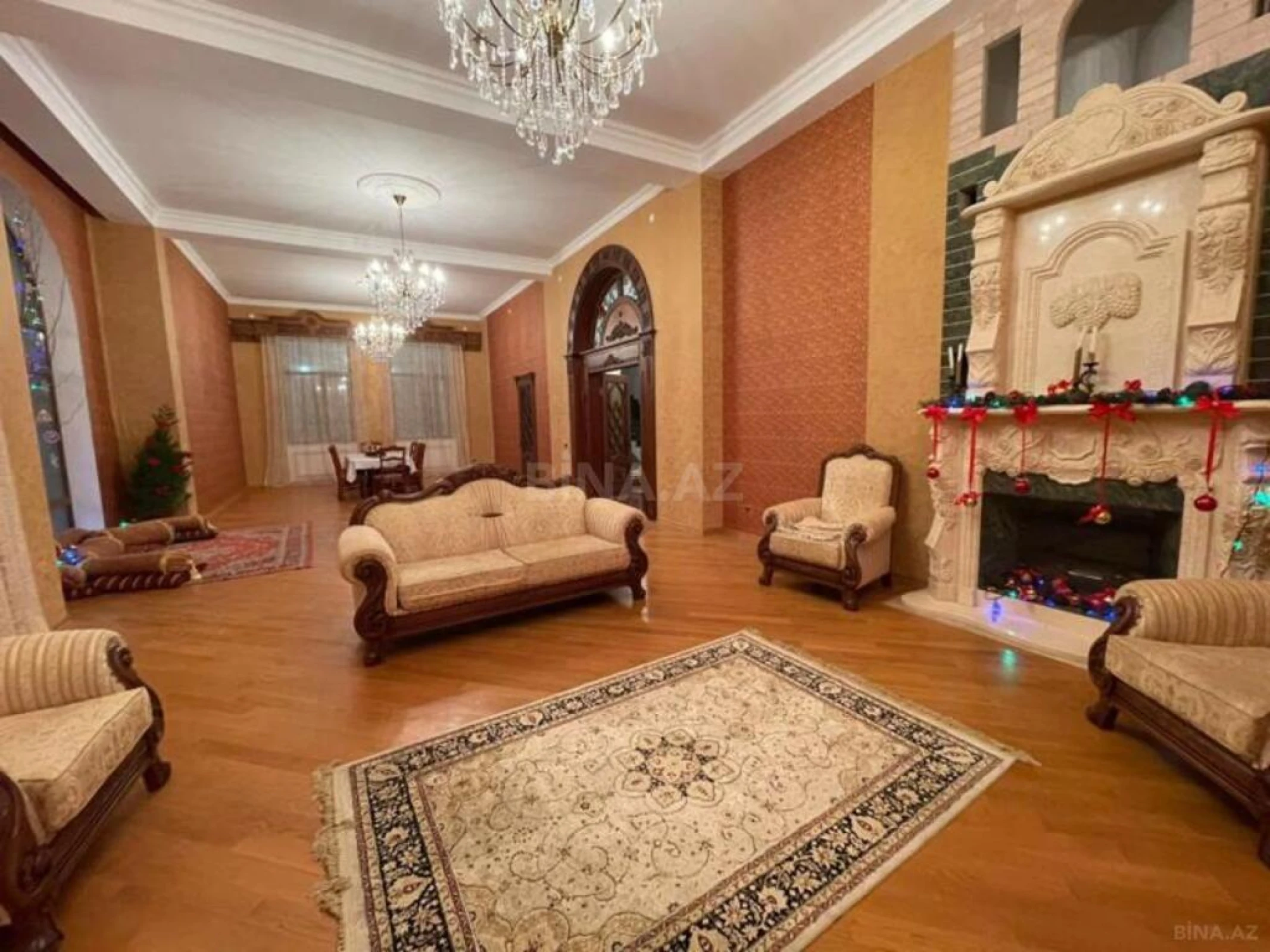 Satılır 12 otaqlı həyət evi 800 m²