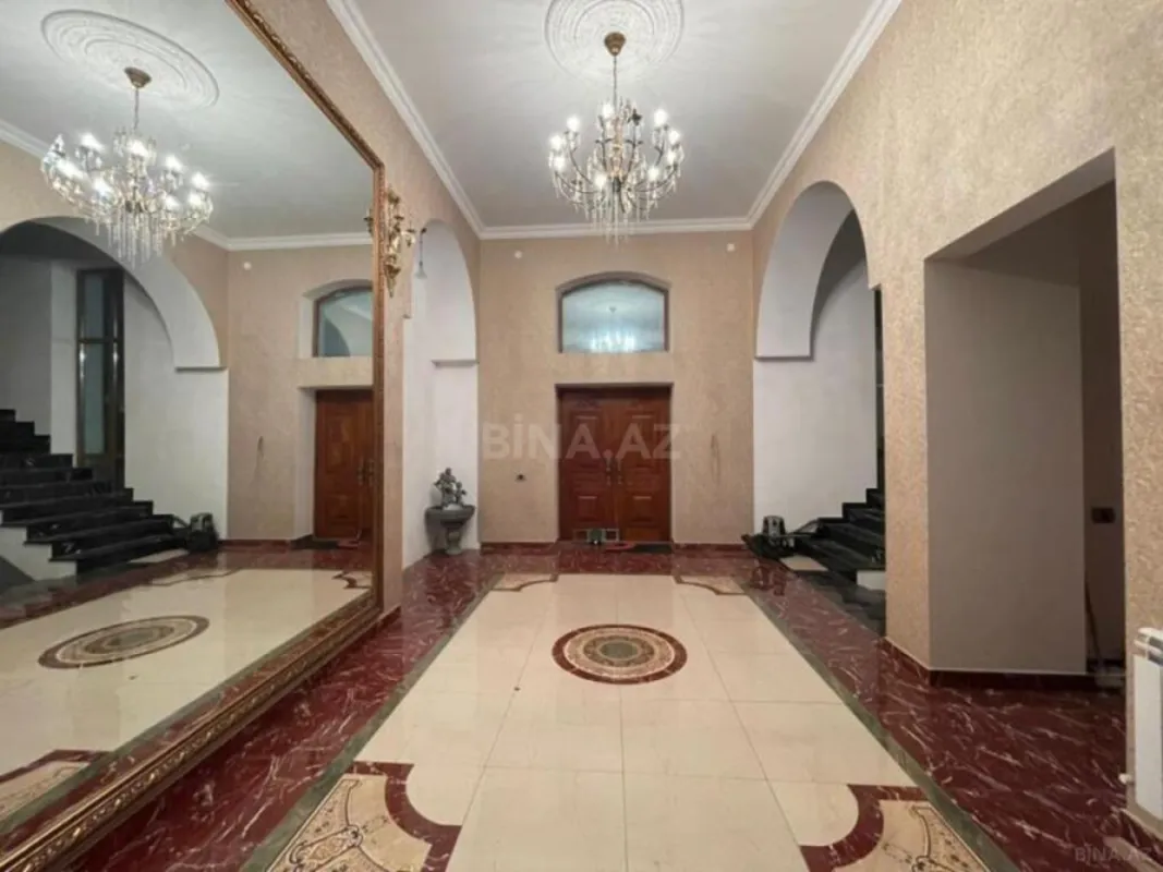 Satılır 12 otaqlı həyət evi 800 m²