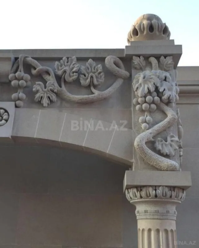 Satılır 12 otaqlı həyət evi 800 m²