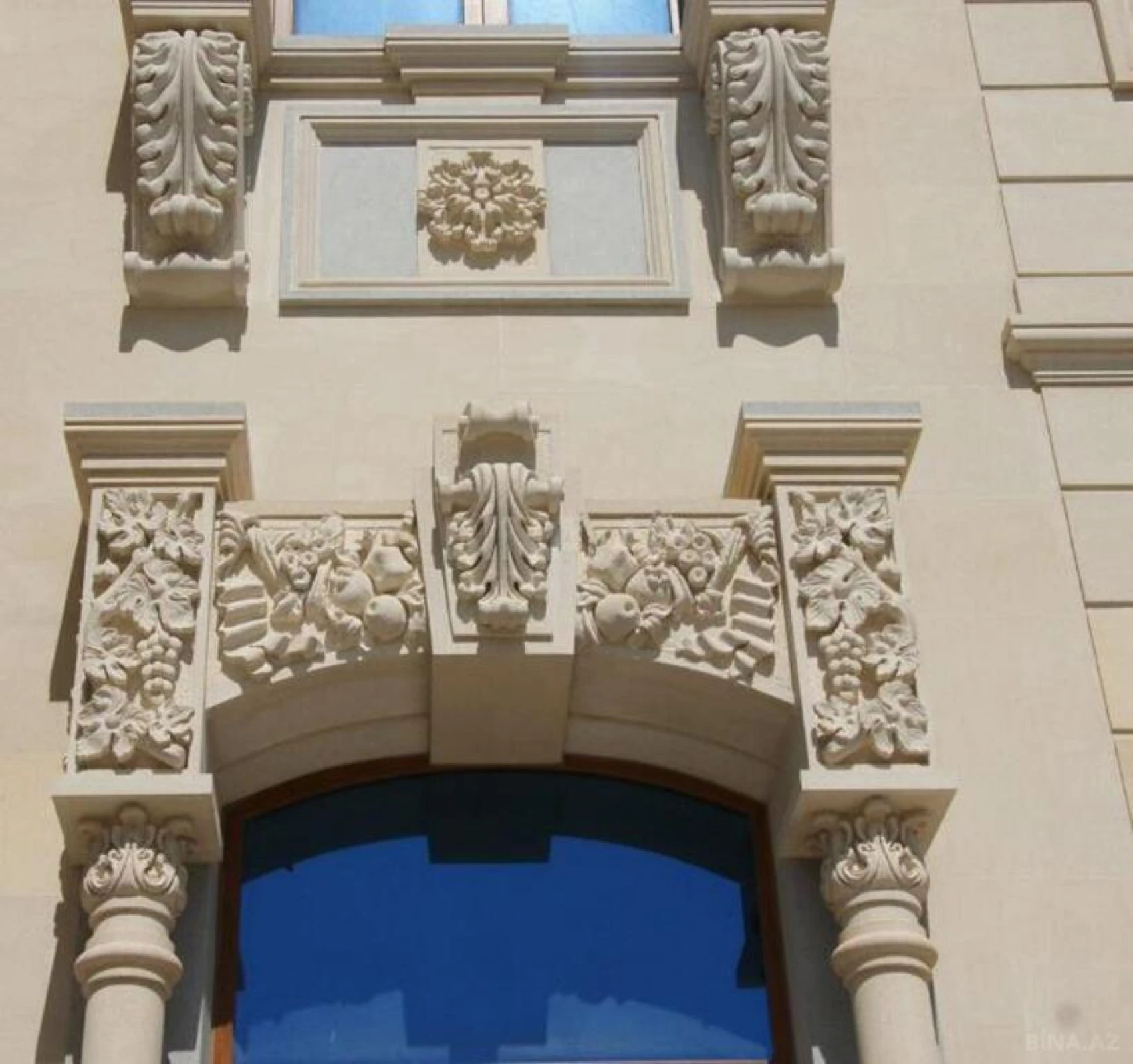 Satılır 12 otaqlı həyət evi 800 m²