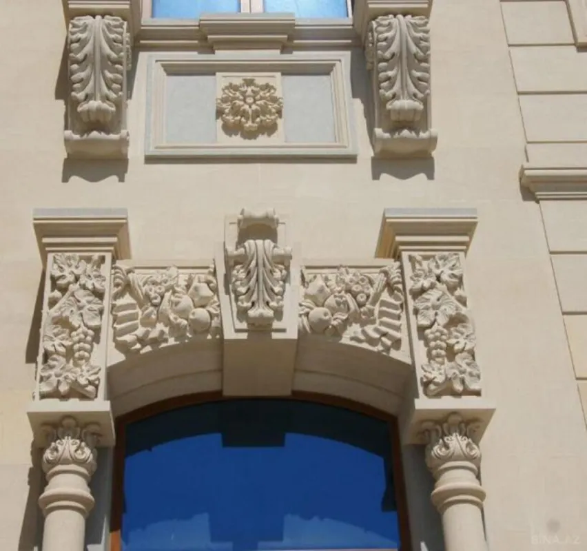 Satılır 12 otaqlı həyət evi 800 m²