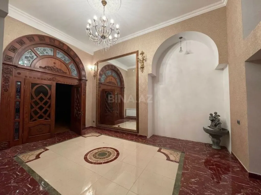 Satılır 12 otaqlı həyət evi 800 m²