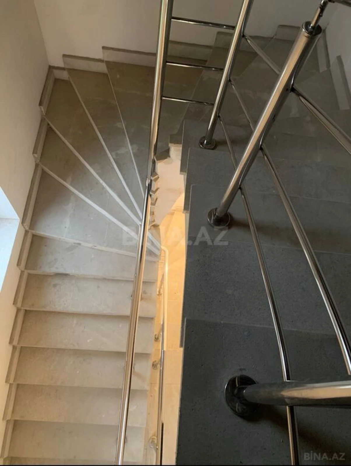 Satılır 6 otaqlı həyət evi 480 m²