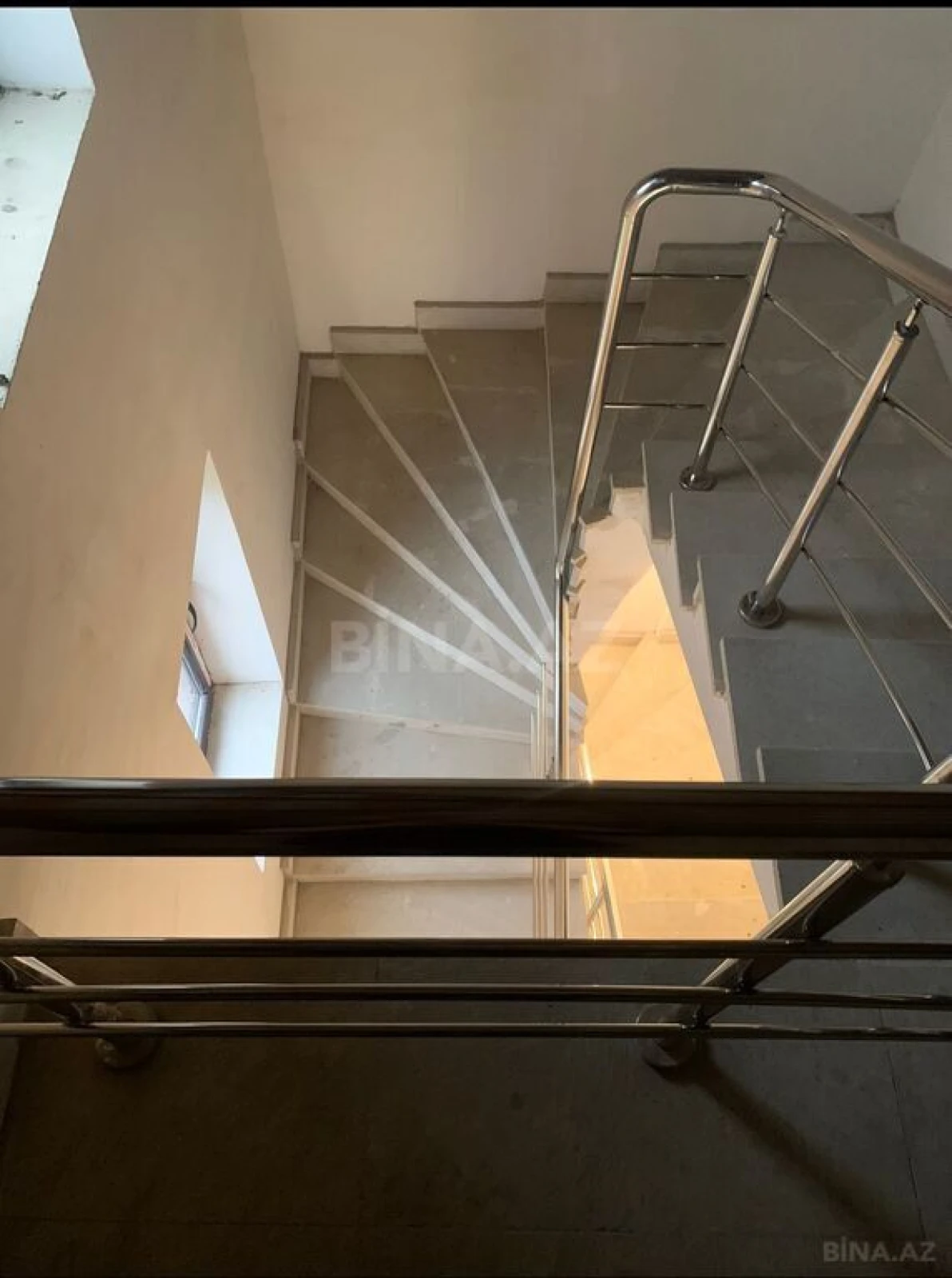 Satılır 6 otaqlı həyət evi 480 m²