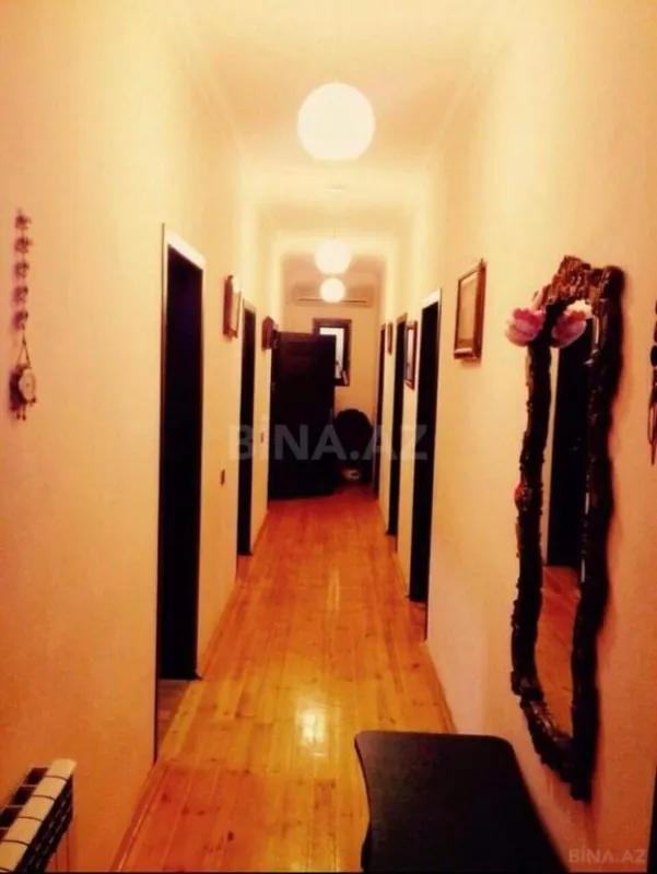 Satılır 6 otaqlı həyət evi 480 m²