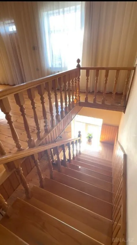 Satılır 4 otaqlı həyət evi 200 m²