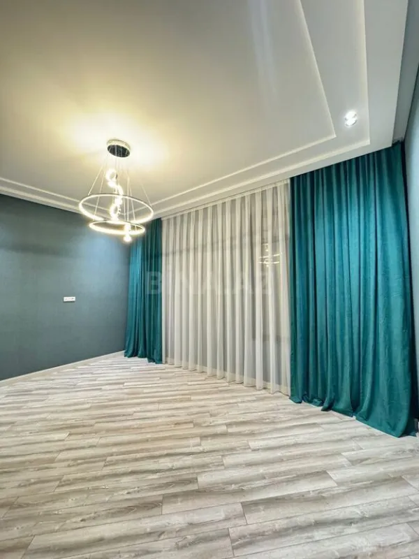 Satılır 6 otaqlı həyət evi 300 m²