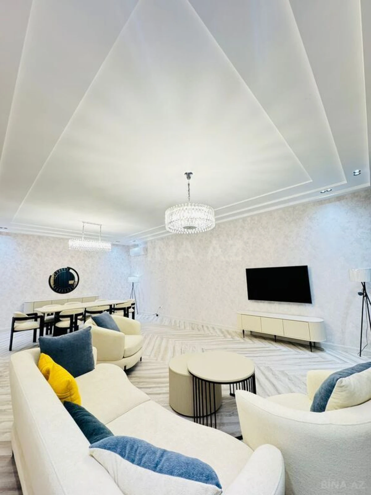 Satılır 6 otaqlı həyət evi 300 m²