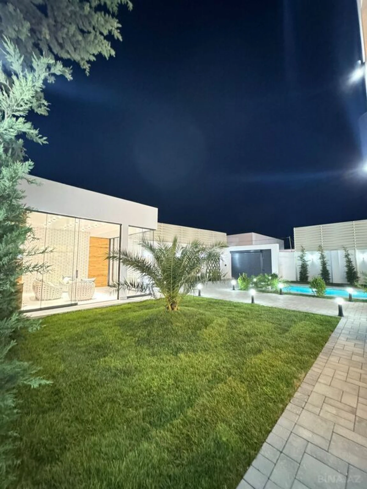 Satılır 6 otaqlı həyət evi 300 m²