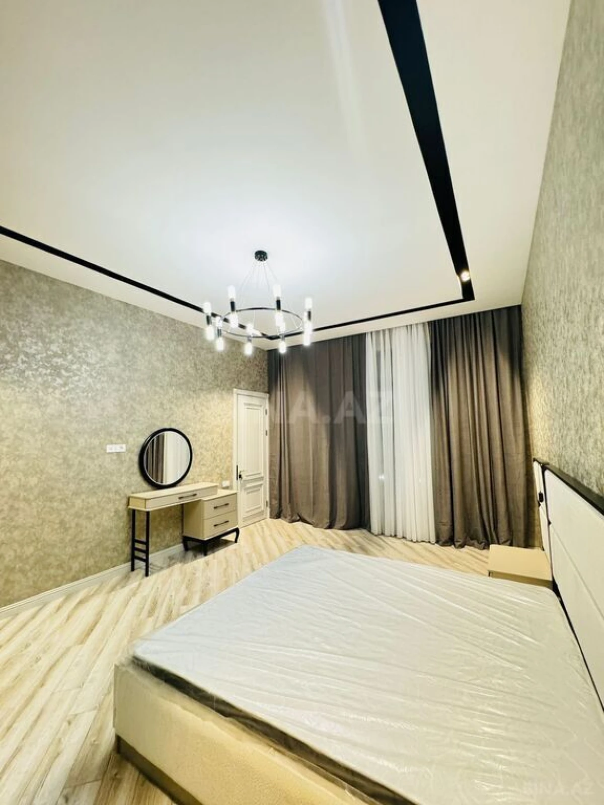 Satılır 6 otaqlı həyət evi 300 m²