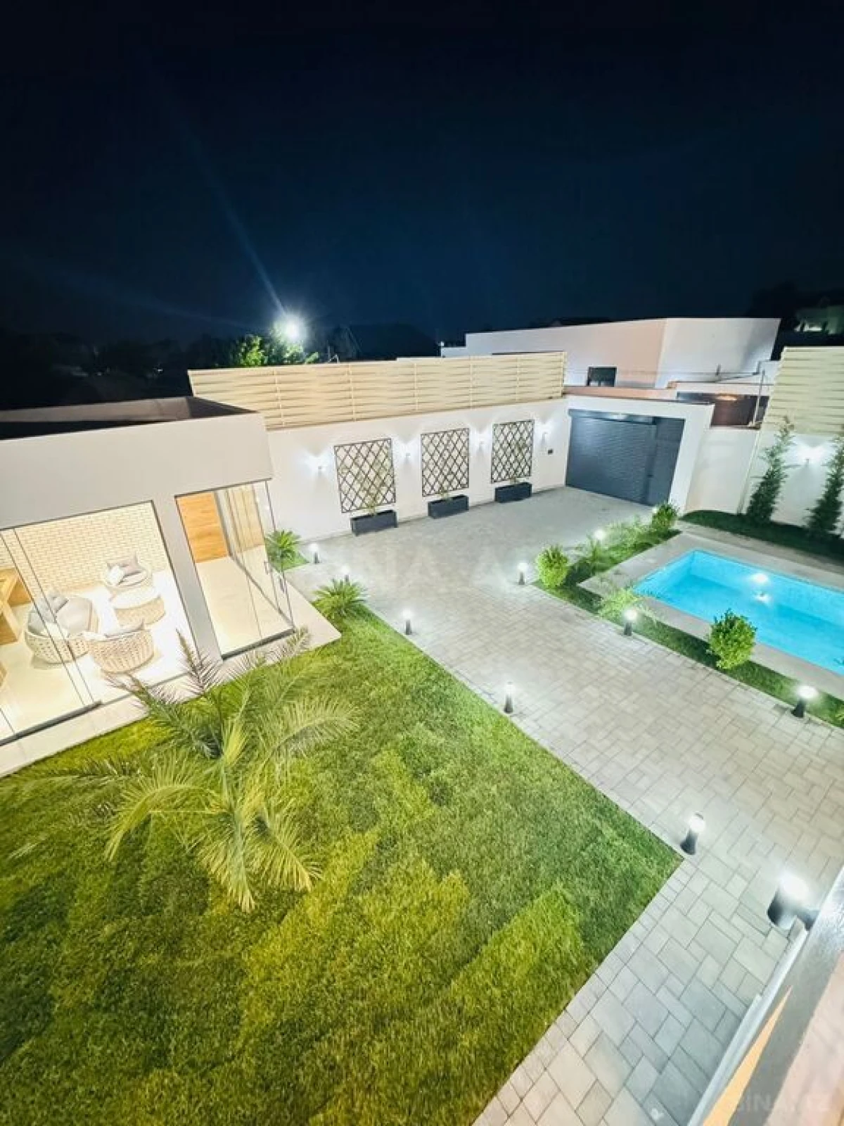 Satılır 6 otaqlı həyət evi 300 m²