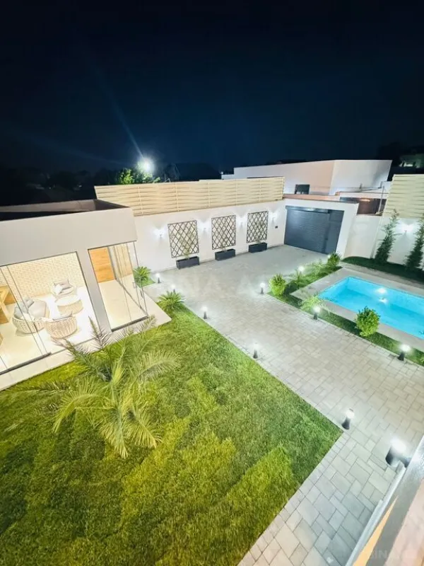 Satılır 6 otaqlı həyət evi 300 m²