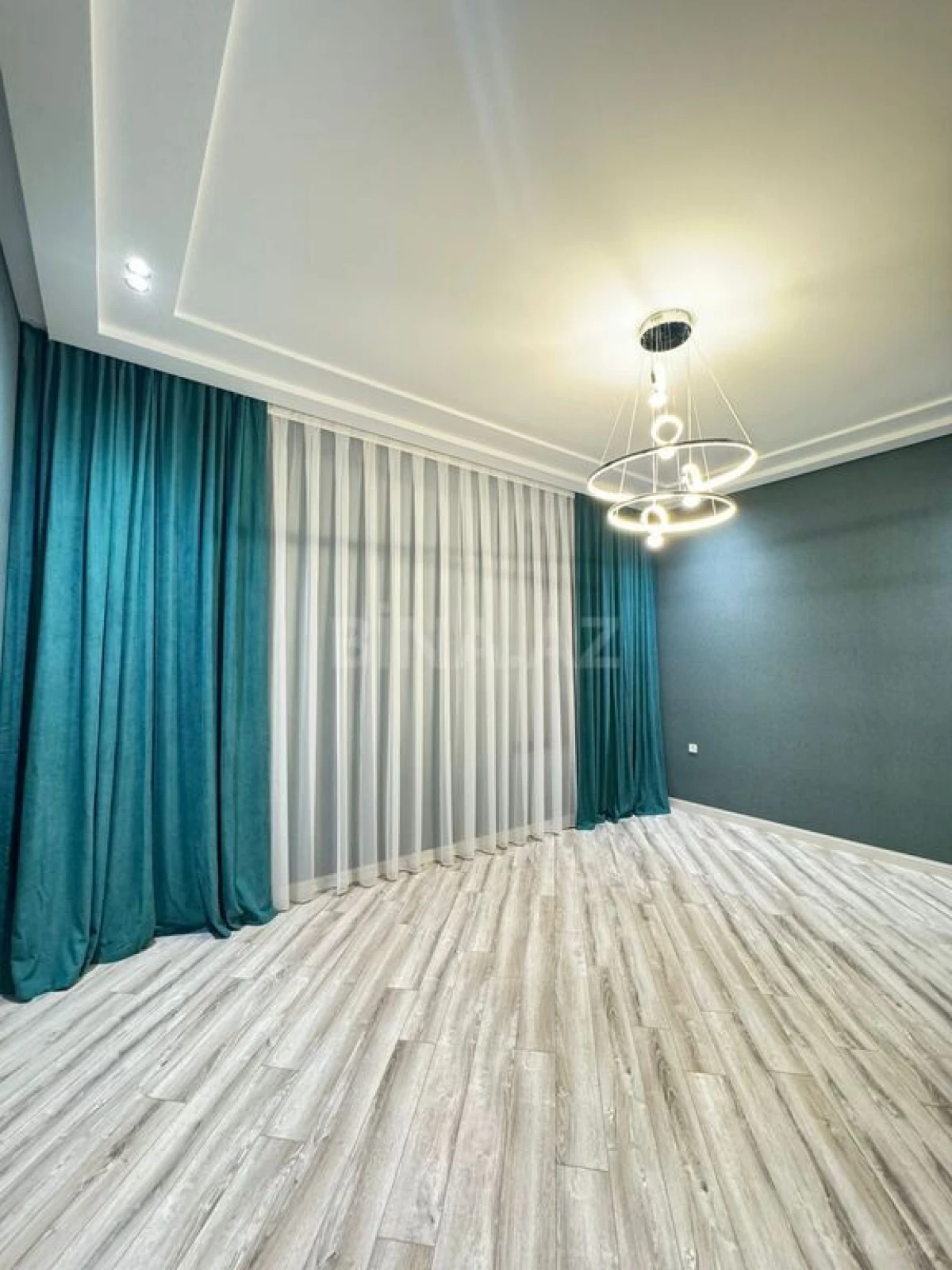 Satılır 6 otaqlı həyət evi 300 m²