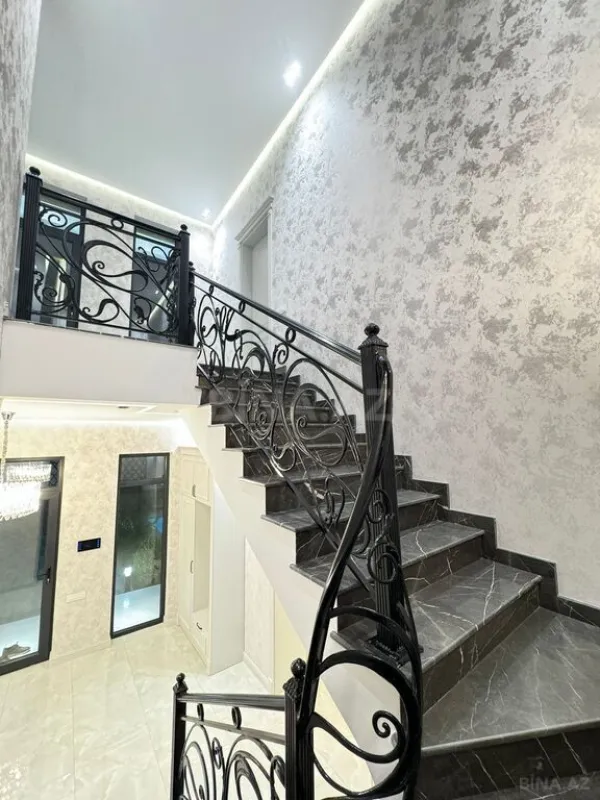 Satılır 6 otaqlı həyət evi 300 m²