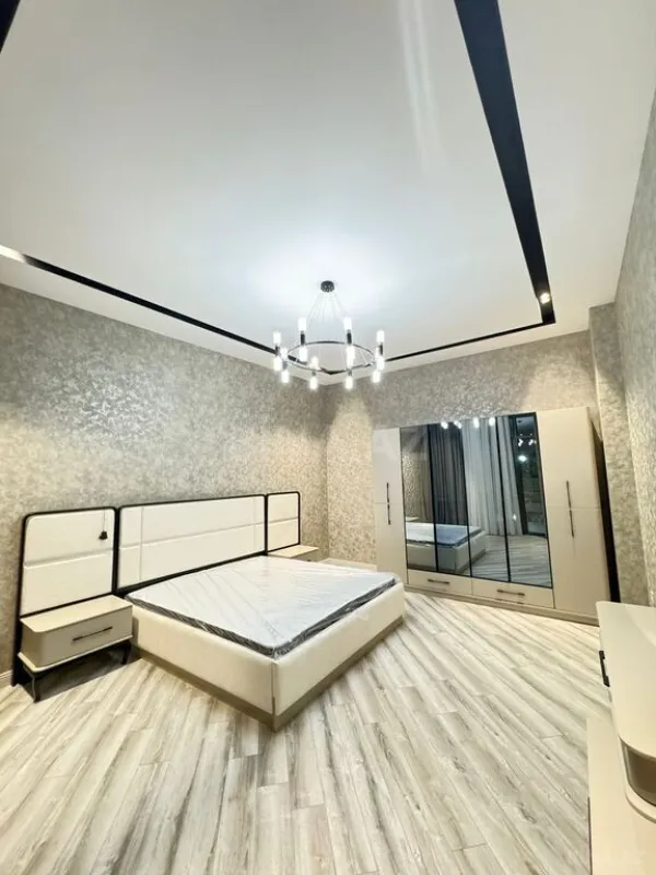Satılır 6 otaqlı həyət evi 300 m²
