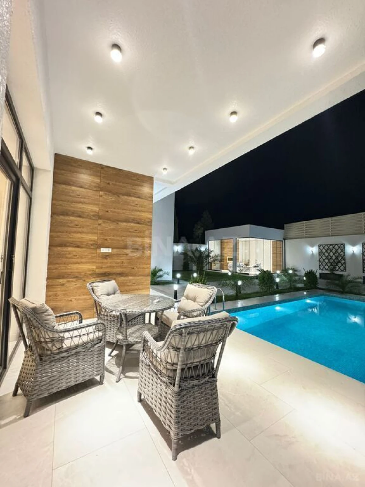 Satılır 6 otaqlı həyət evi 300 m²