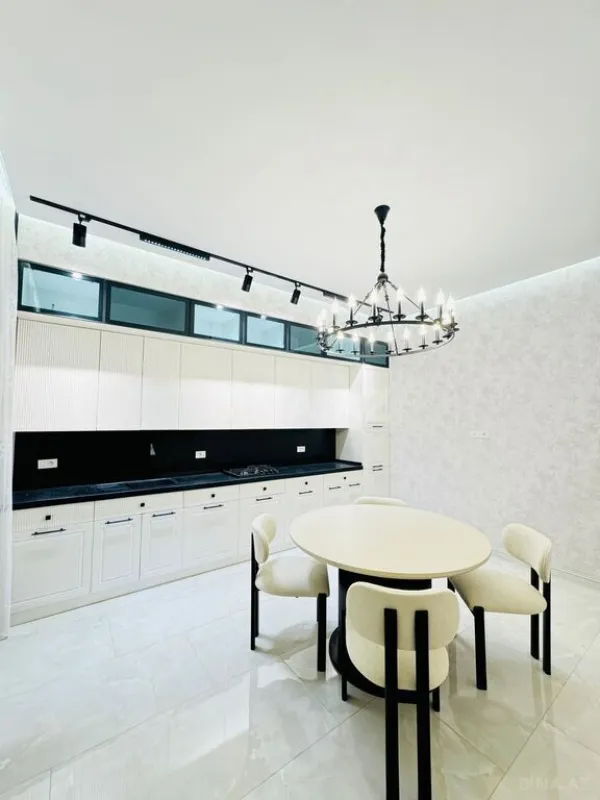 Satılır 6 otaqlı həyət evi 300 m²