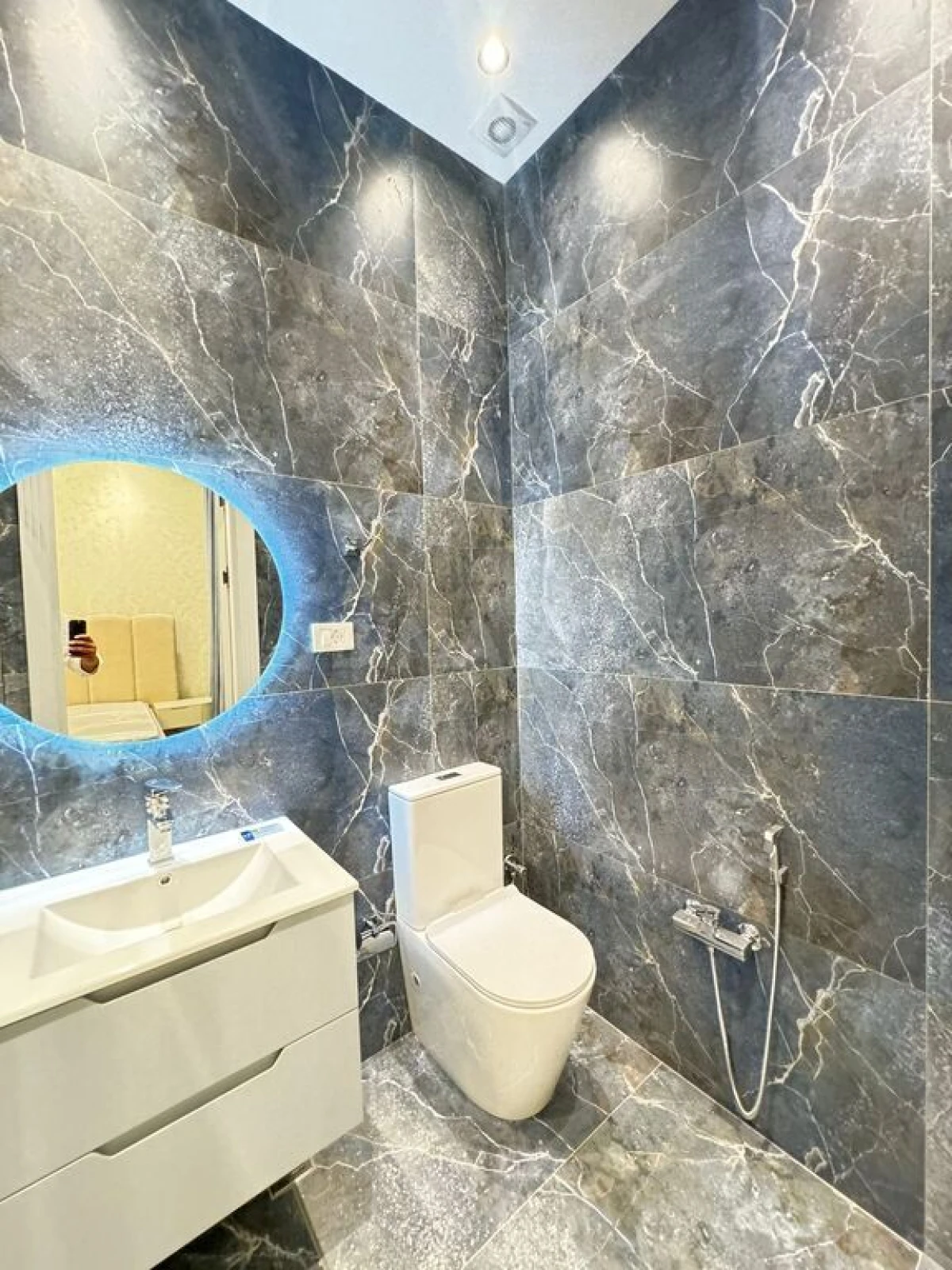 Satılır 6 otaqlı həyət evi 300 m²