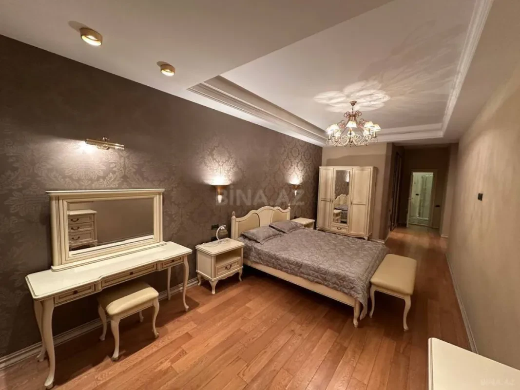Satılır 4 otaqlı mənzil 250 m²