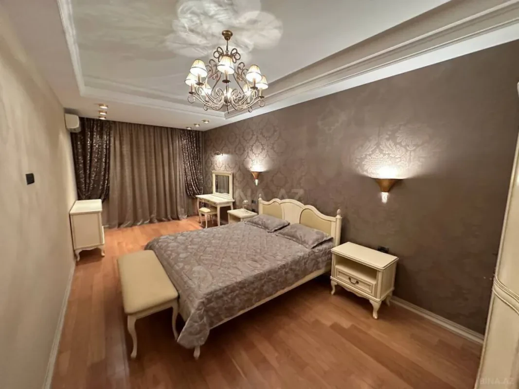 Satılır 4 otaqlı mənzil 250 m²