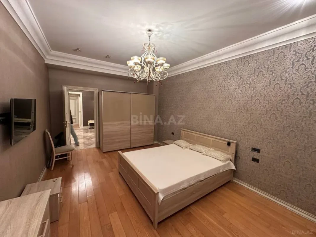 Satılır 4 otaqlı mənzil 250 m²