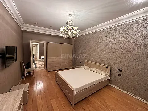 Satılır 4 otaqlı mənzil 250 m²