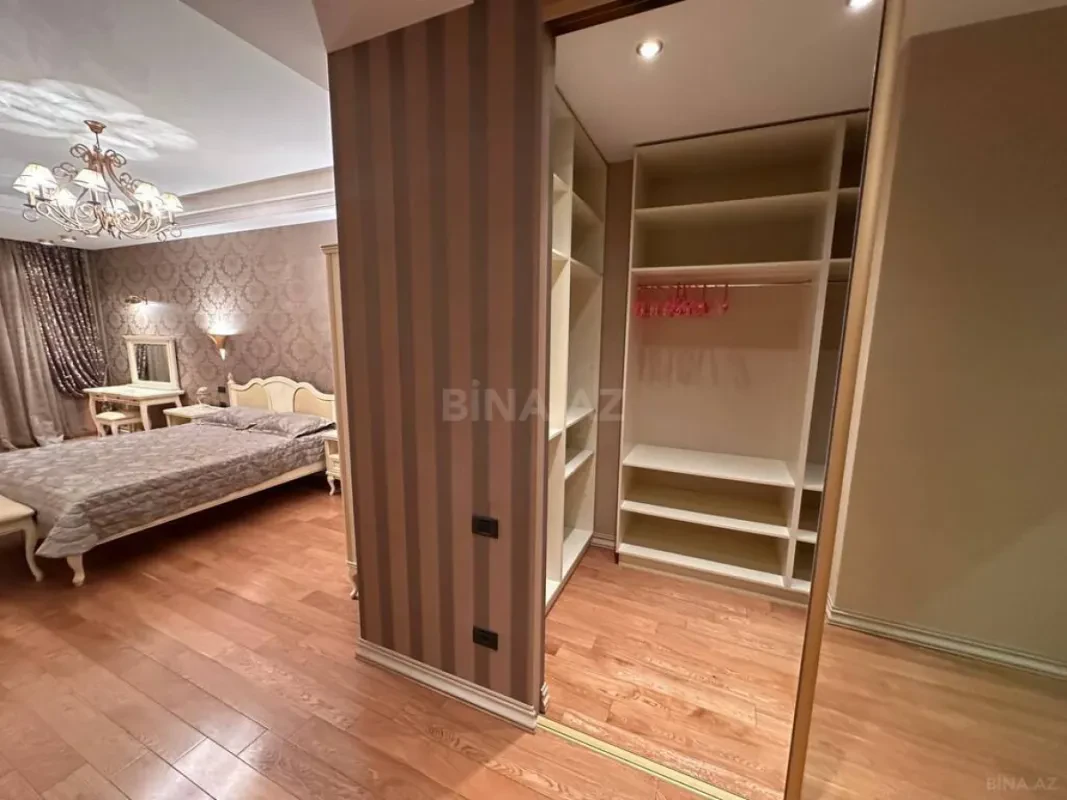 Satılır 4 otaqlı mənzil 250 m²