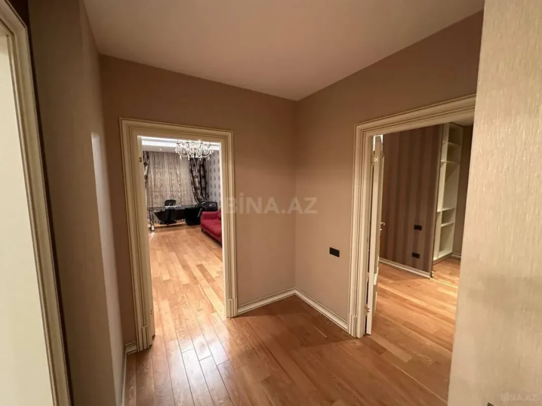 Satılır 4 otaqlı mənzil 250 m²