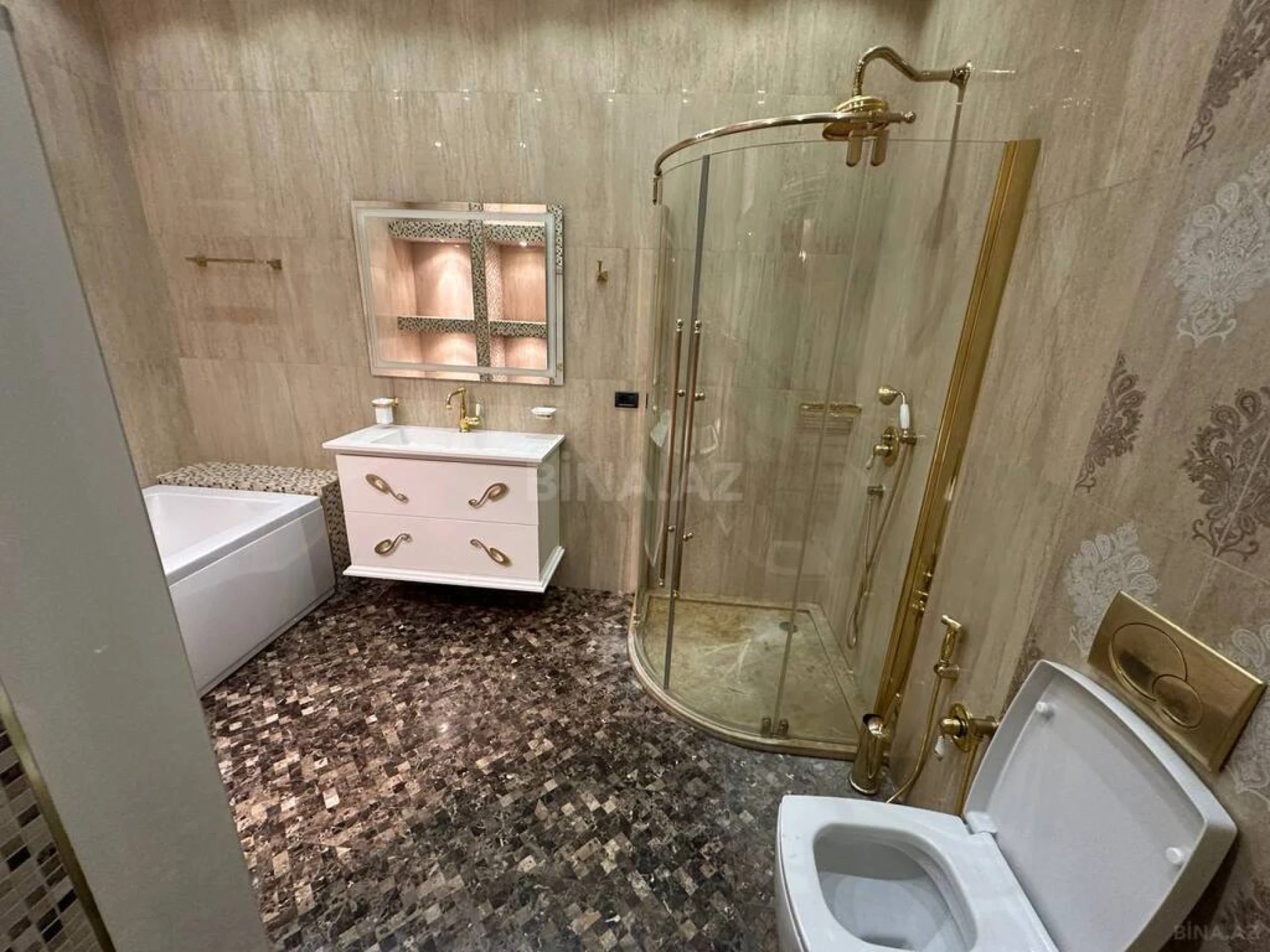 Satılır 4 otaqlı mənzil 250 m²