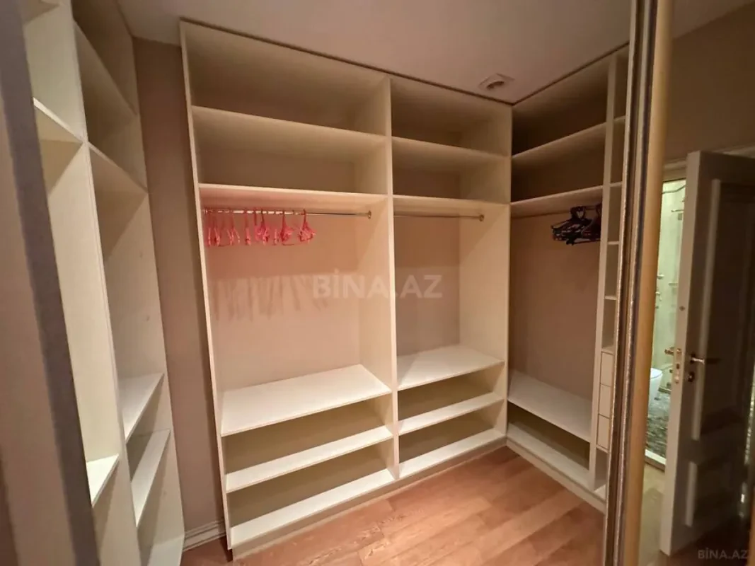 Satılır 4 otaqlı mənzil 250 m²