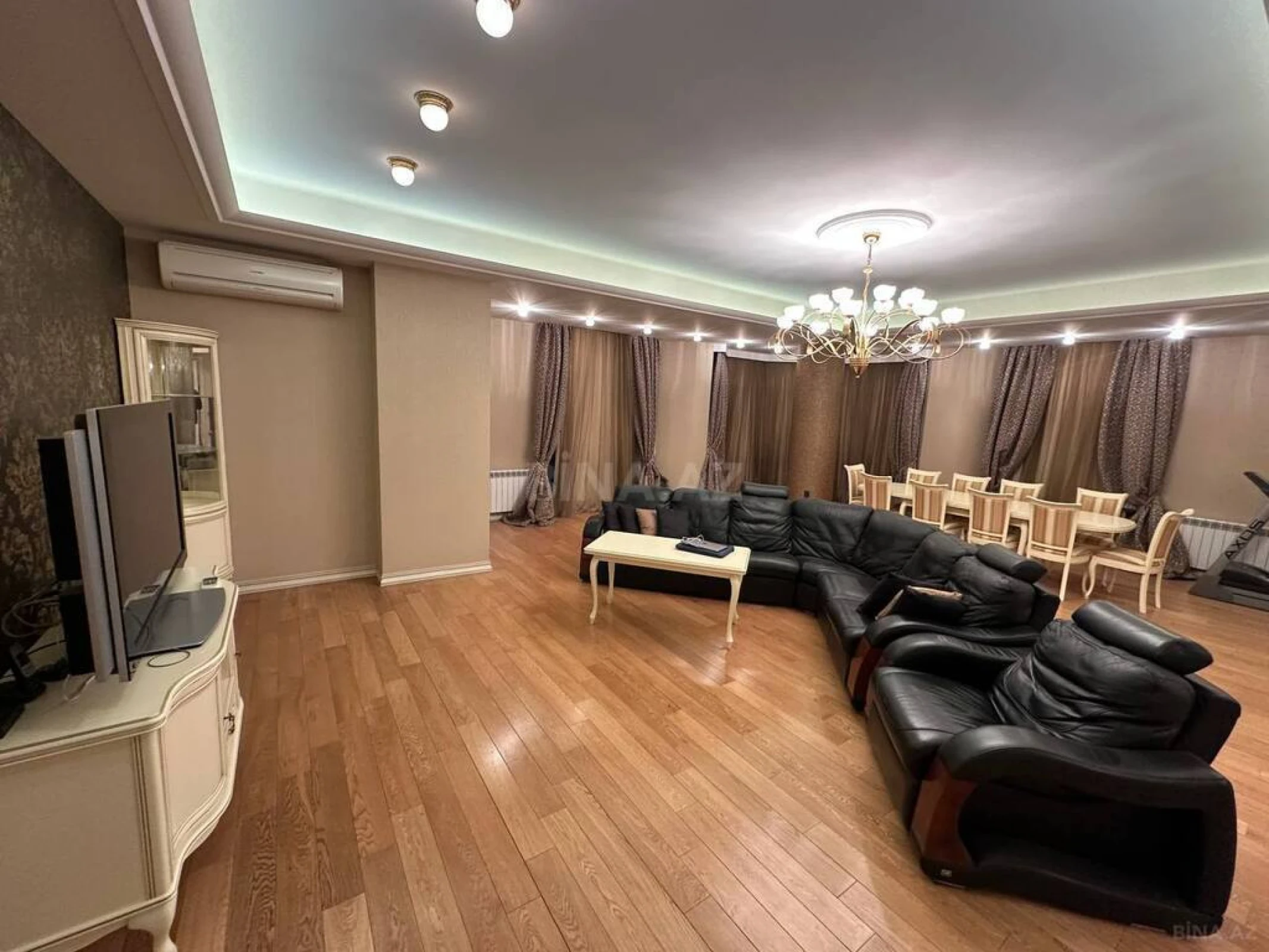 Satılır 4 otaqlı mənzil 250 m²