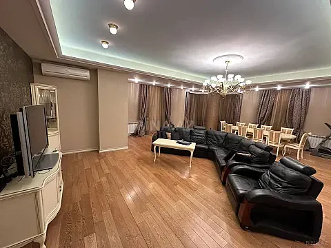 Satılır 4 otaqlı mənzil 250 m² — Bakı 4 otaq 250.00 m²