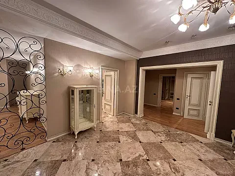 Satılır 4 otaqlı mənzil 250 m²