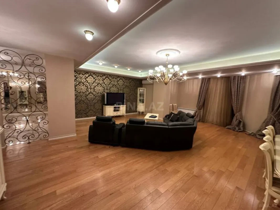Satılır 4 otaqlı mənzil 250 m²