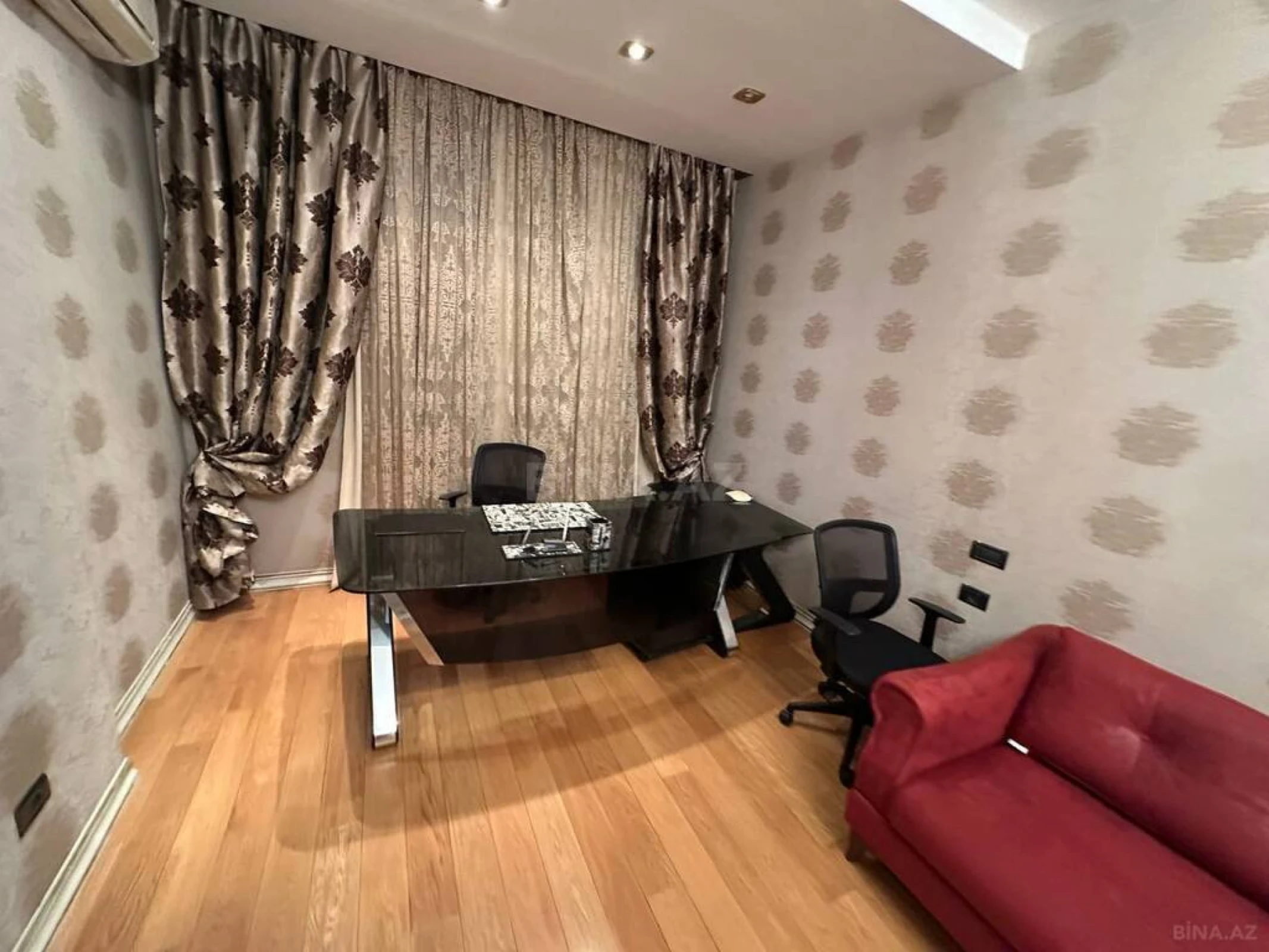 Satılır 4 otaqlı mənzil 250 m²