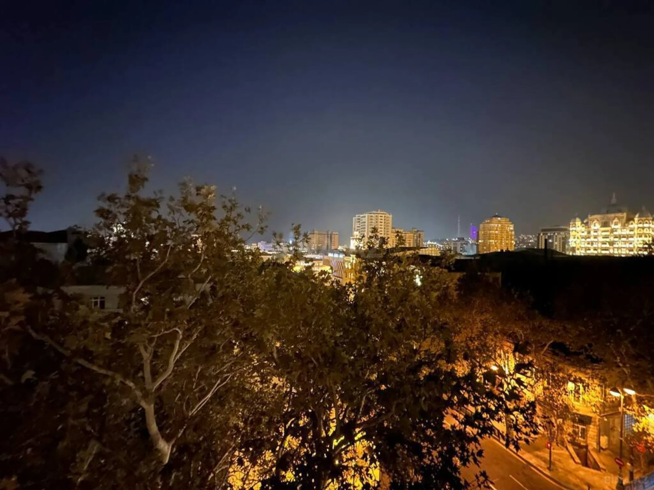 Satılır 4 otaqlı mənzil 250 m²