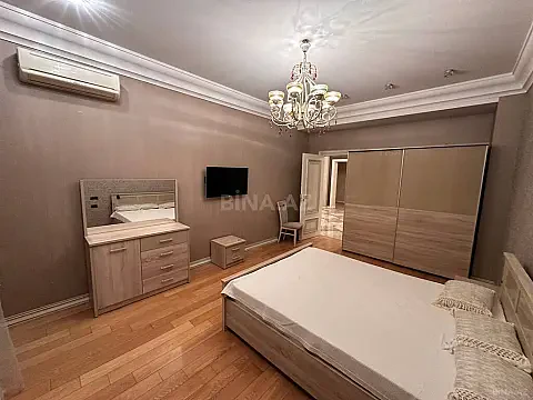 Satılır 4 otaqlı mənzil 250 m²