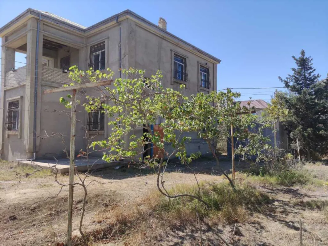 Satılır 6 otaqlı həyət evi 234 m²