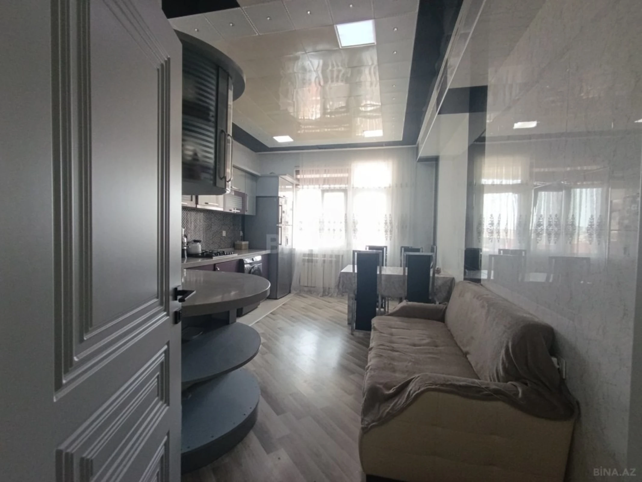 Satılır 3 otaqlı mənzil 115 m²