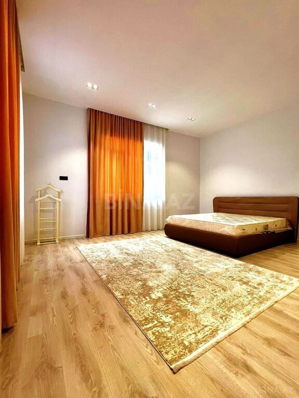 Satılır 6 otaqlı həyət evi 620 m²