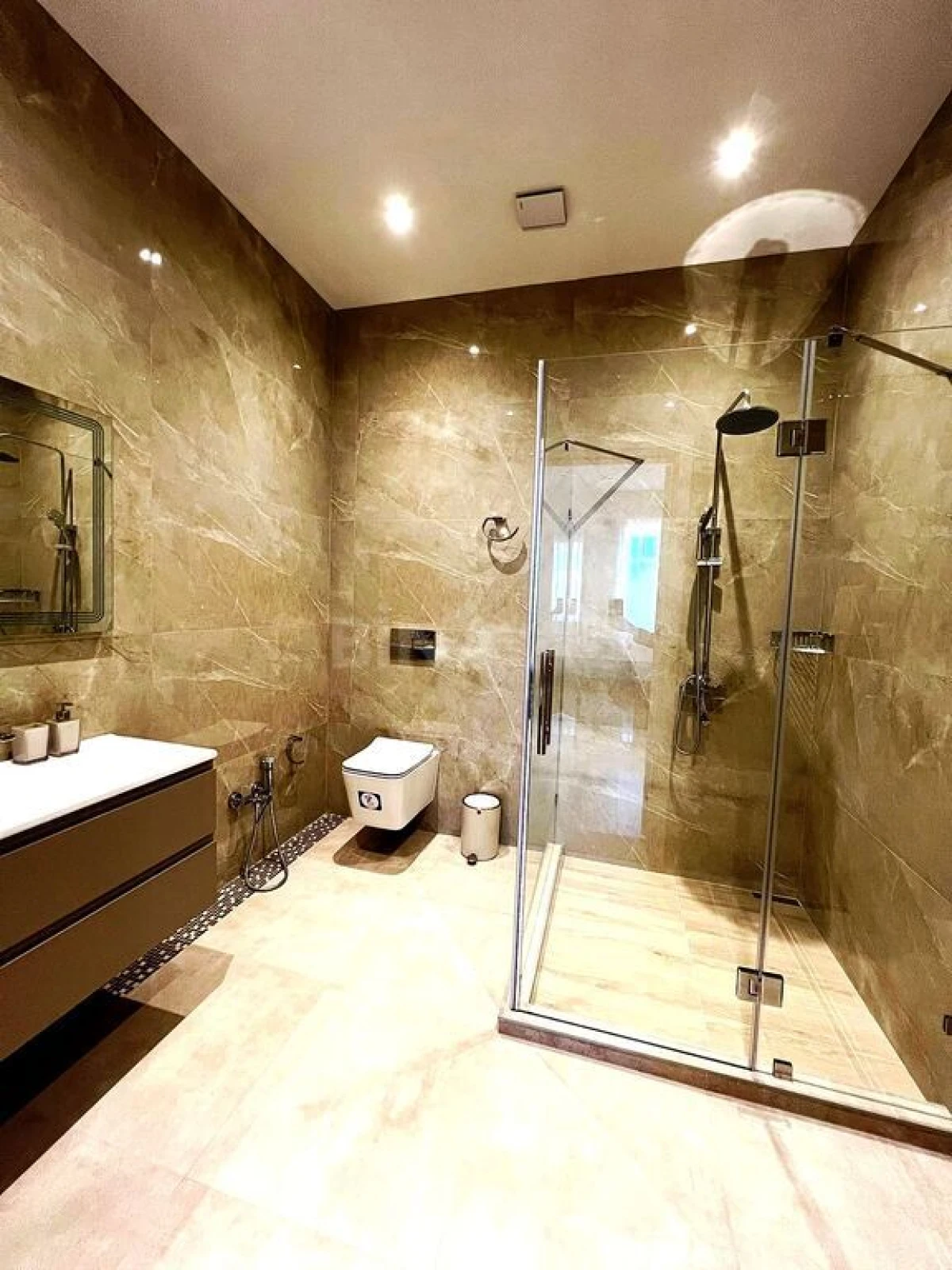 Satılır 6 otaqlı həyət evi 620 m²