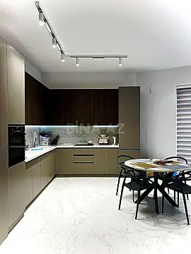Satılır 6 otaqlı həyət evi 620 m²