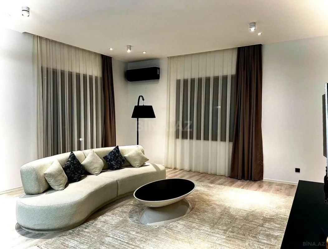 Satılır 6 otaqlı həyət evi 620 m²