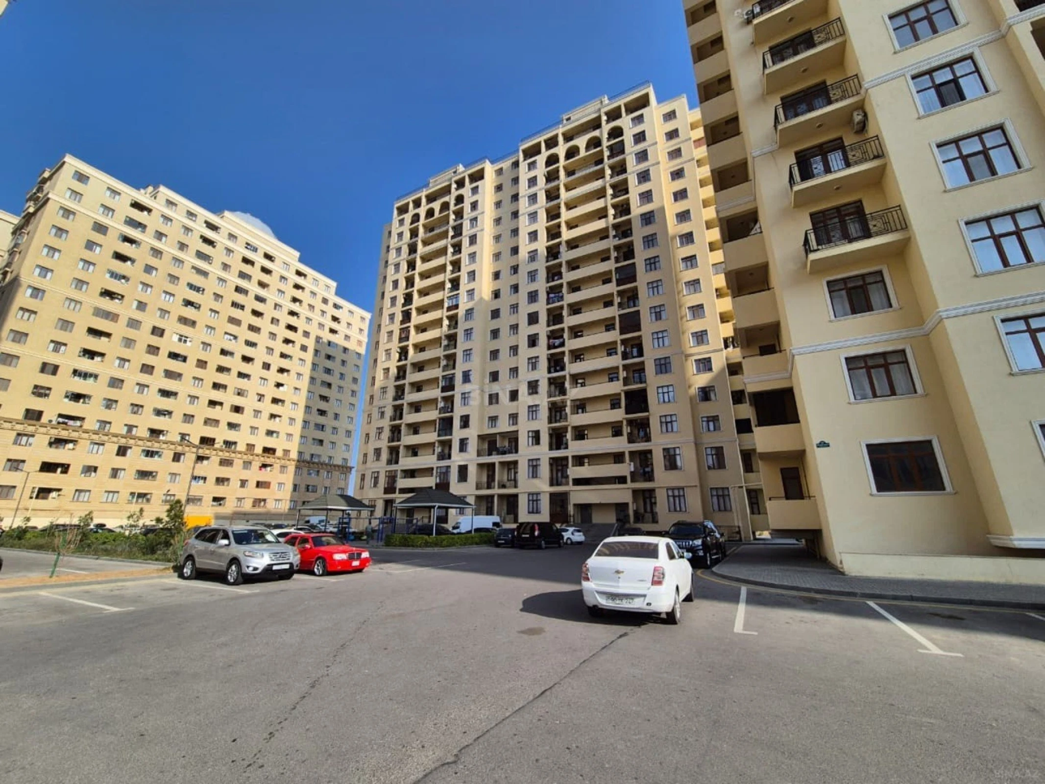 Satılır 3 otaqlı mənzil 115 m²